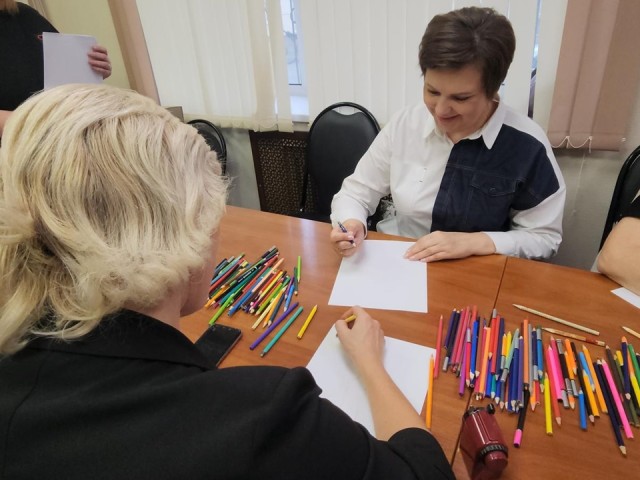 Жены и родственники бойцов СВО находят поддержку и вдохновение в творчестве на арт-встрече в Серпухове