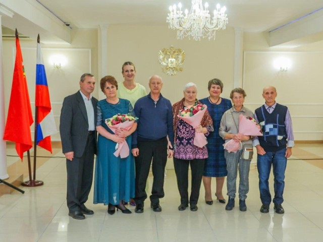 Танцы, свадьбы и внуки: как в Орехово‑Зуеве чествовали пары‑долгожители