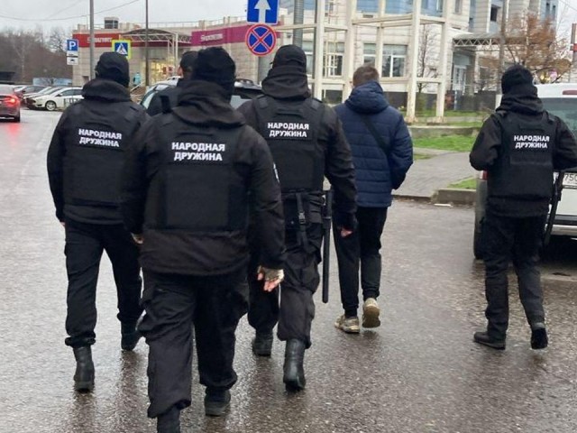 Рейд в микрорайоне 1 Мая: полиция и дружинники Балашихи задержали более 50 иностранцев