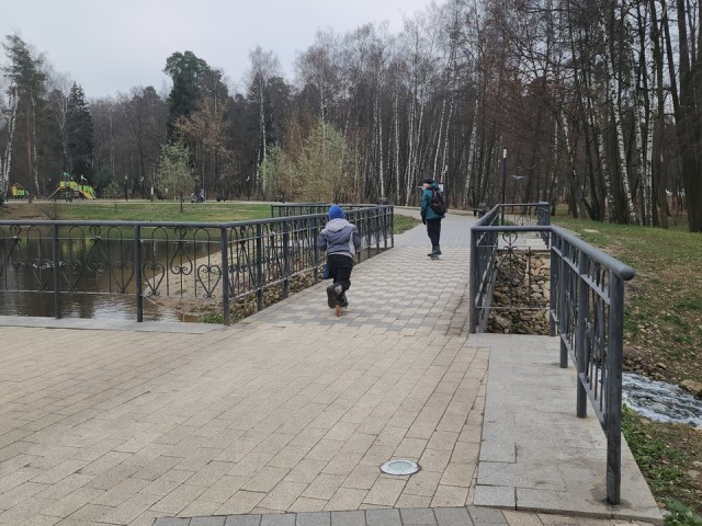 Пешеходный мост через озеро в Малаховке откроют в декабре