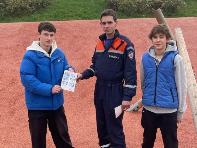 Пожарные не дремлют: в Чехове прошел рейд по спасению домов от огненной беды