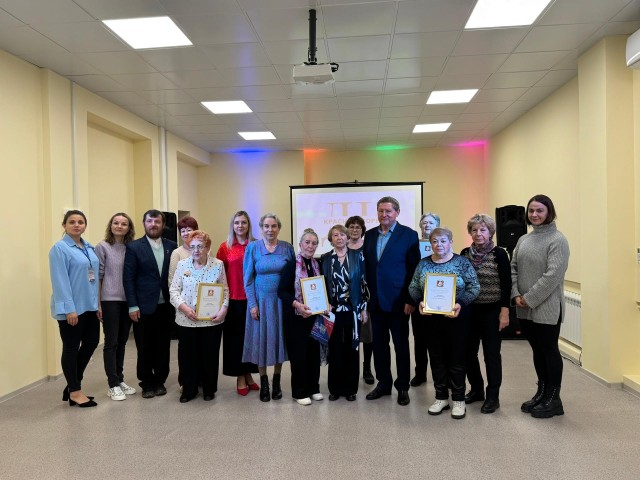 Добровольцы с душой: депутат Мособлдумы наградил тех, кто создает в Подмосковье невидимую защиту для армии