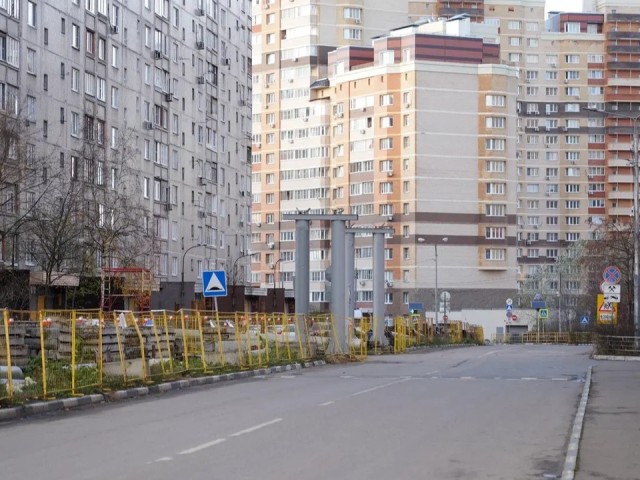 Зимой будет тепло: специалисты завершают герметизацию стыков новой теплосети на ул. Кузьминской