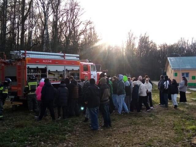 «Огненное» занятие в лагере: как дети в Зарайске учились тушить пожар и что у них получилось