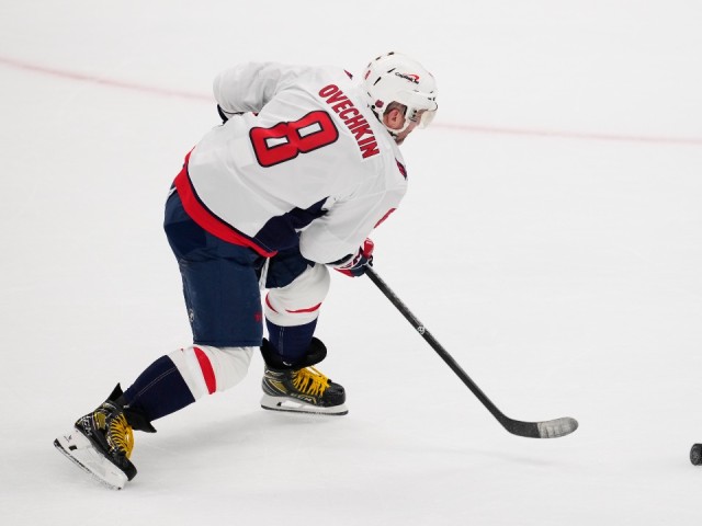 Овечкин не сумел сократить отрыв от рекорда Гретцки по голам в НХЛ