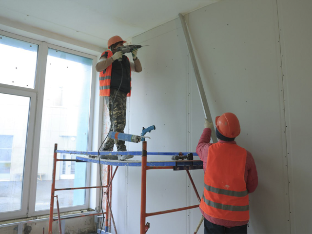 В школе №1 начали возводить новые перегородки для классов