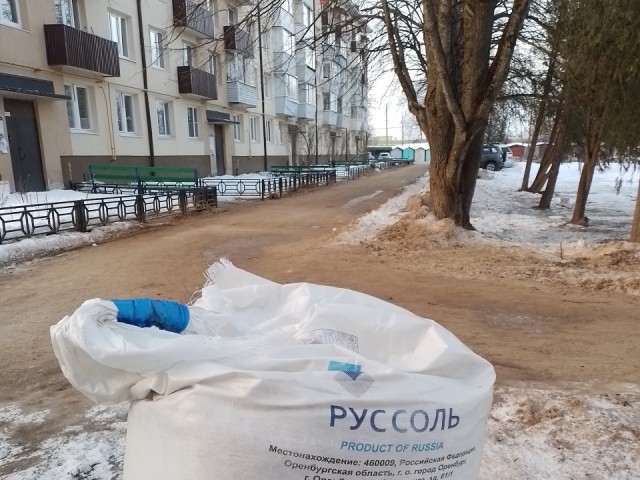 В Чехове откажутся от песка для зимней обработки тротуаров и подъездов