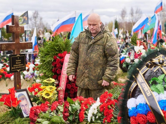 «Бог даровал ему честь погибнуть Героем»: как в Чехове простились с добровольцем