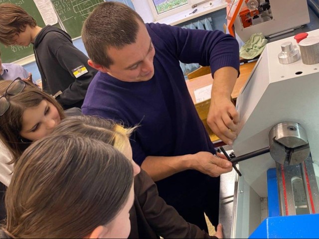 От кода до крыла: как школьники из Луховиц искали свою профессию в авиационном техникуме