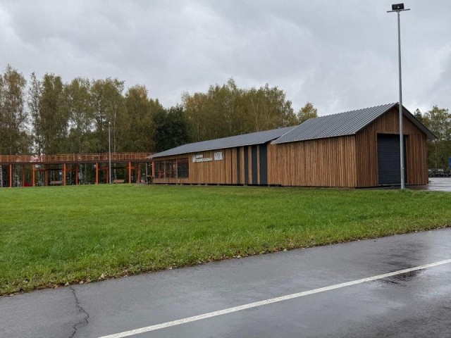 Предвкушение праздника: главную елку и каток готовят для новогоднего отдыха горожан в Егорьевске