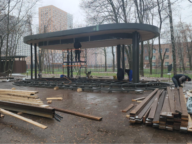 В Наташинском парке к Новому году устанавливают сцену и крытый павильон для мастер-классов