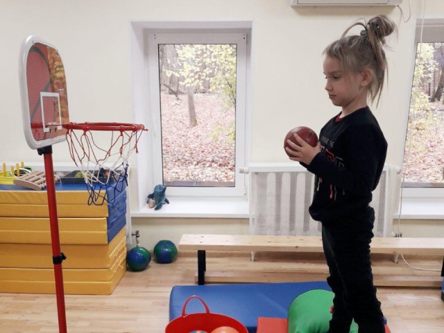 Баланс на грани веселья: как в Красноармейске учат детей держать равновесие с улыбкой