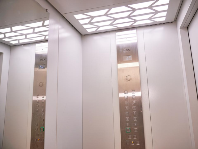 В доме на улице Окружная заменили оборудование лифтов по просьбе жителей