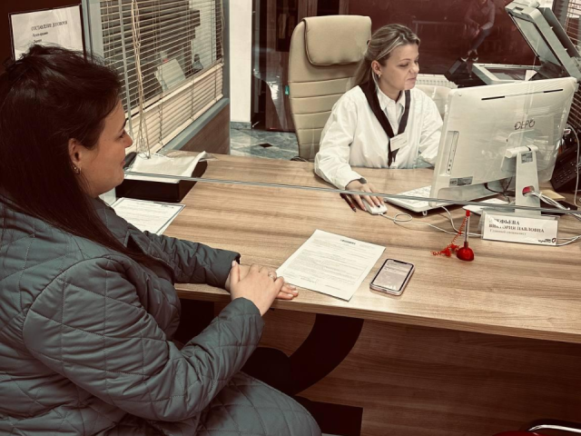 Очереди в МФЦ растут: как быстро оформить право собственности и поставить дом на учет без лишних походов