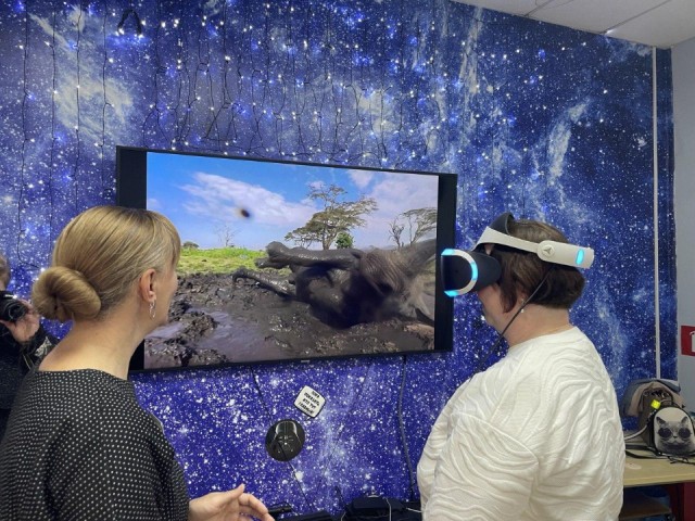 Нескучная адаптация: почему VR-экскурсия в библиотеке имени Ахматовой вызвала у молодых людей «яркие эмоции»