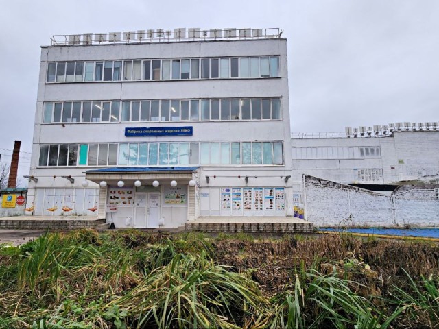 Батуты, тренажеры и три климата: что скрывают стены фабрики в Синьково