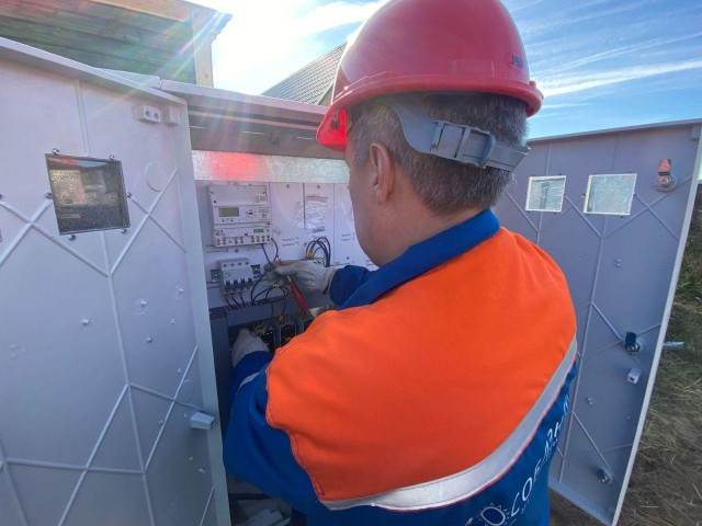 Тепло в селе Федино: энергетики проложили «теплый» кабель к дому, где проживает более 50 жителей