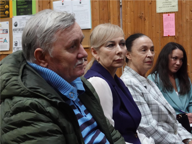 Жители Нововолкова получили ответы на волнующие вопросы: встреча с главой прошла продуктивно