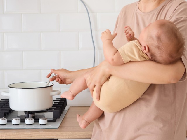 «Качала на руках во время готовки»: мать из Одинцова уронила сына в кастрюлю с кипящим супом