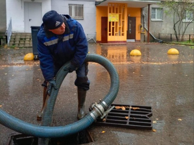 На улице Молодежной в Жуковском устранили подтопление