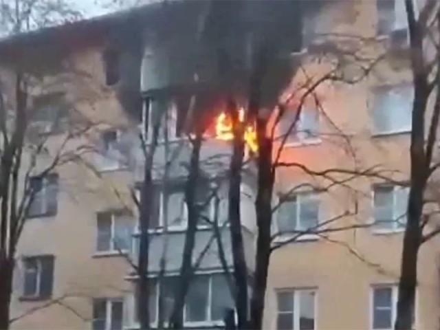 Росгвардейцы эвакуировали 19 человек из горящего дома на улице Ломоносова