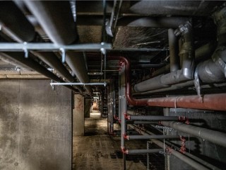 Коммунальная служба просушила и продезинфицировала подвал многоквартирного дома