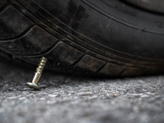 В ход пошли саморезы: конфликт интересов привел к столкновению двух коттеджных поселков в Балашихе