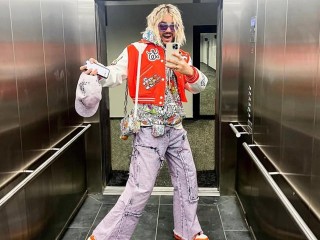 Падение со сцены на юбилее Лорак обернулось иском к Киркорову на ₽2,3 млн