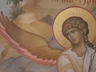 Уникальной старорусской росписью украшают стены храма Новомучеников Орехово-Зуевских