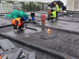 Протечки после снега: в Черноголовке оперативно устраняют последствия ремонта кровли на Лесной, 7