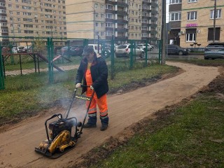 От многоэтажек до амбулатории напрямую: новую пешеходную тропу проложили в Зеленоградском