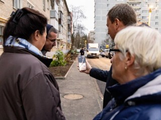 Новый тротуар и планы по озеленению: как преображается двор на улице Ленина