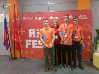 Роботы‑гладиаторы в деле: подмосковные школьники ворвались в пятерку лучших на международном фестивале робототехники