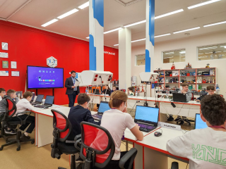 Рассчитать орбиту и собрать схему для робота: в Подольске школьники Подмосковья участвуют в технологической олимпиаде