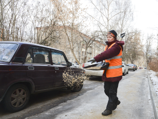 Коммунальные службы оперативно вышли на борьбу с наледью после снегопада