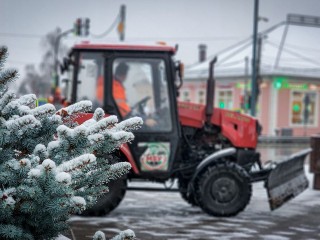 Будет скользко: водителей призвали выезжать только на зимней резине 17 ноября
