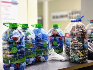 От крышечки — к мебели: жители Дубны учатся заботиться об экологии с пользой для города