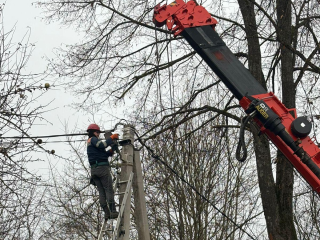 На Солнечной в Верее меняют опоры освещения и устанавливают энергоэффективные фонари