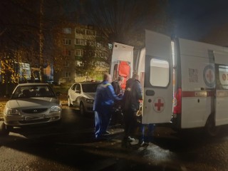 Спасатели помогли медикам транспортировать пациентку с весом 110 кг в Серебряных Прудах