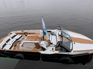 Катер за ₽16 млн доставили из США в школу водных видов спорта «Дубна»