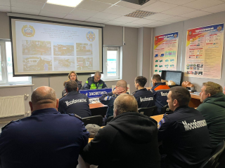 Чеховские спасатели освежили навыки вождения в экстремальных условиях: что они отработали и чем это полезно для безопасности на дорогах