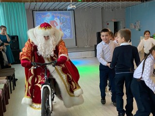 День рождения Деда Мороза отпраздновали школьники из Шаховской