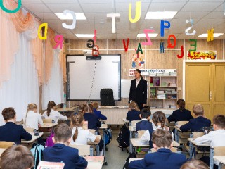 Ряд подмосковных школ получил федеральный знак качества: какие учебные заведения отличились и что это дает ученикам и их родителям