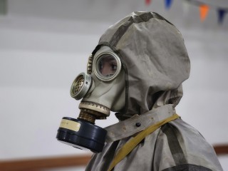 Дети в Солнечногорске научились надевать химзащиту и противогазы