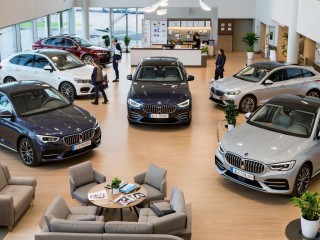 Утильсбор подстегнул: продажи новых автомобилей резко выросли. Почему люди побежали за машинами?