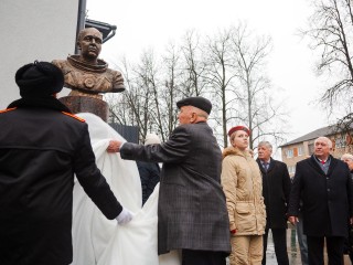 В Наро-Фоминске установили бюсты космонавту Лебедеву и Герою Шибанкову