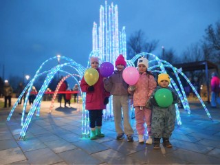 Фонтан из яркого света теперь есть в сквере Сычева: новое место для прогулок и селфи