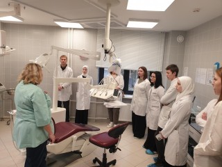 «Боевое крещение» будущих медиков: экскурсия в Одинцовскую больницу показала рузским студентам, что ждет их в профессии