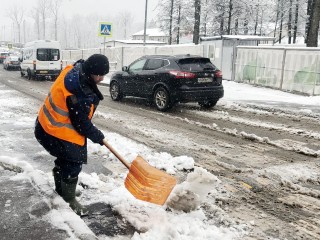 Первый снег не смог расстроить дворников в Одинцове