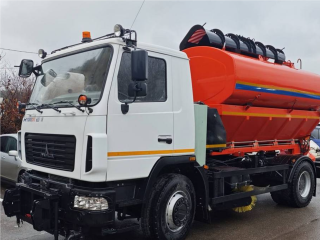 Универсальная коммунальная машина будет обслуживать город летом и зимой